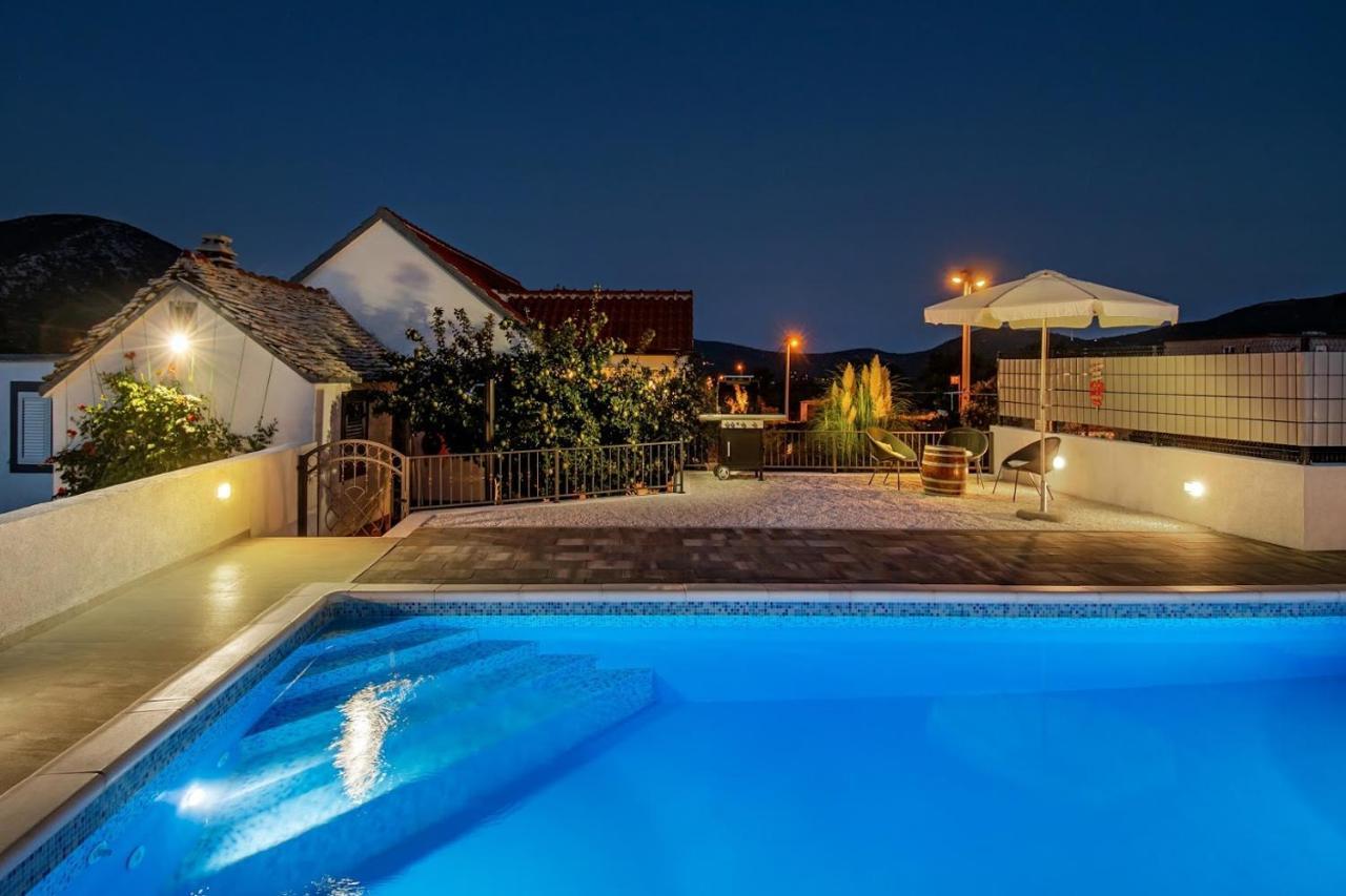 Villa House Camellia With Fenced Pool And Playground à Blizna Donja Extérieur photo