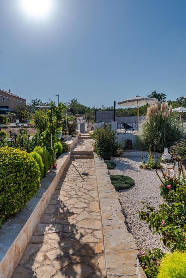 Villa House Camellia With Fenced Pool And Playground à Blizna Donja Extérieur photo