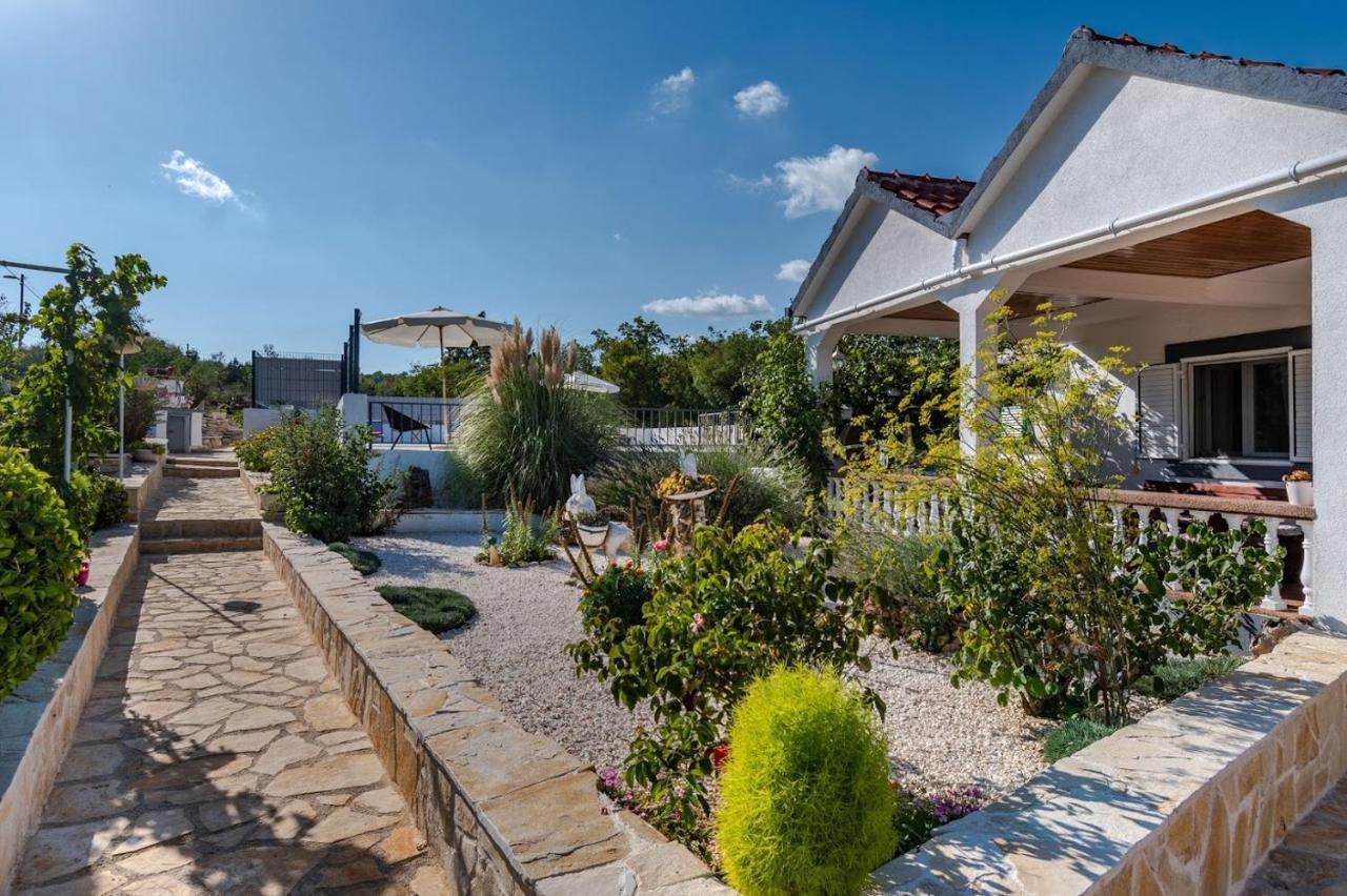 Villa House Camellia With Fenced Pool And Playground à Blizna Donja Extérieur photo