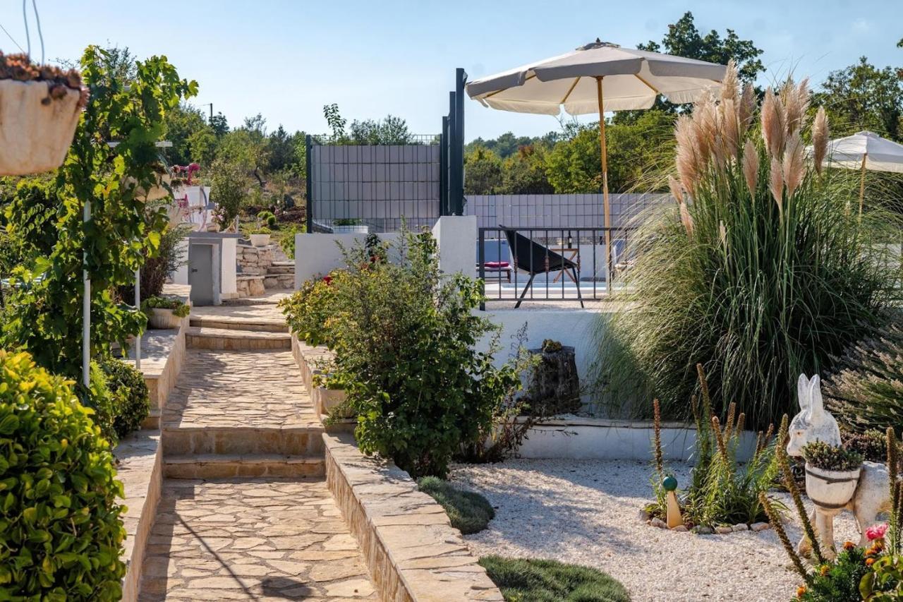 Villa House Camellia With Fenced Pool And Playground à Blizna Donja Extérieur photo