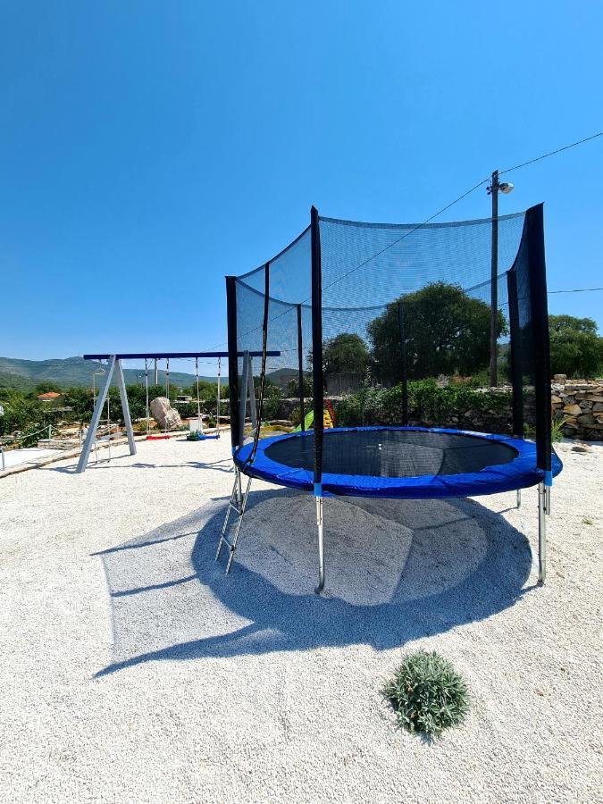 Villa House Camellia With Fenced Pool And Playground à Blizna Donja Extérieur photo